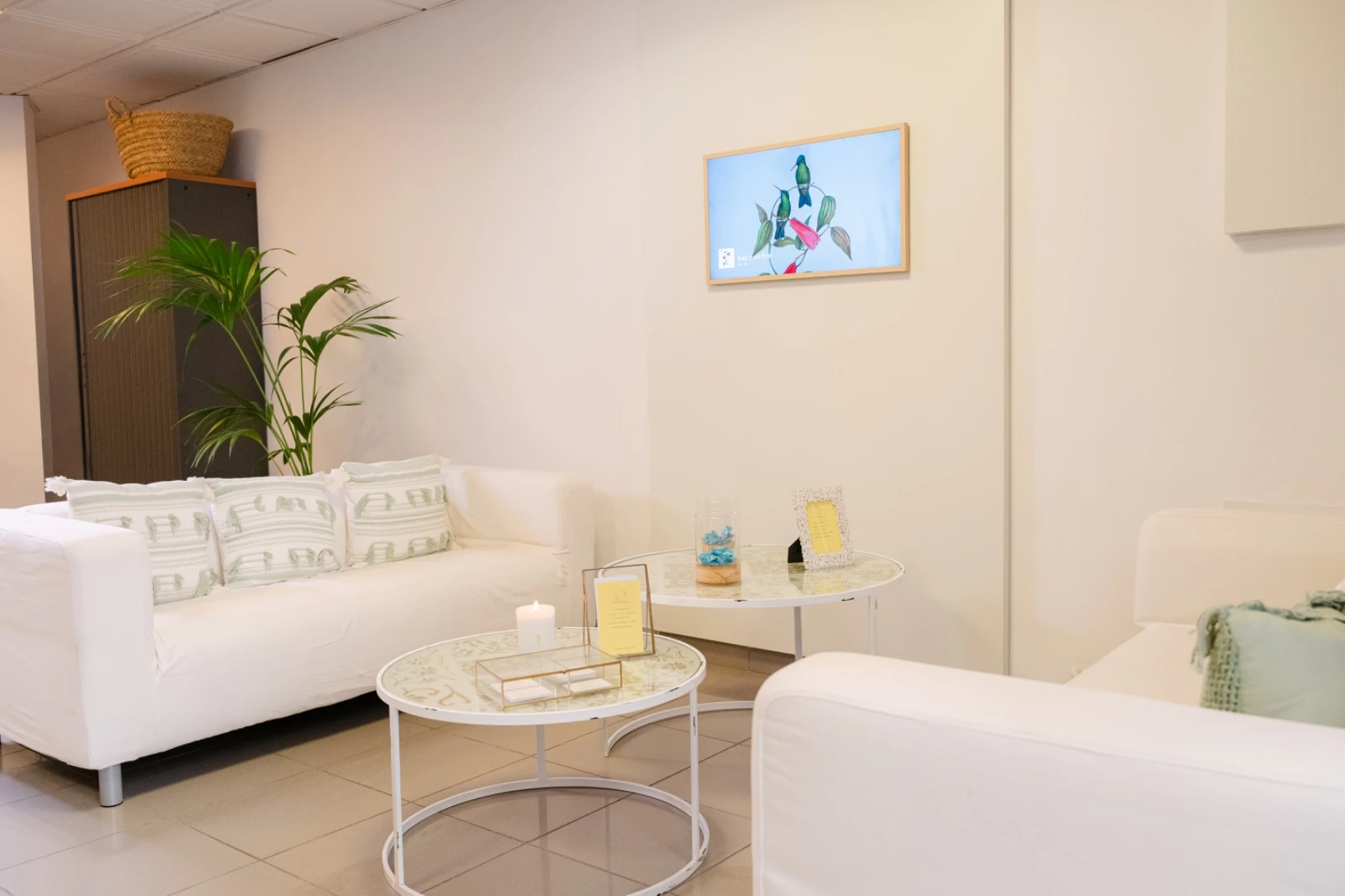 Sala de espera del centro de psicología de Claudia González en La Laguna, Tenerife